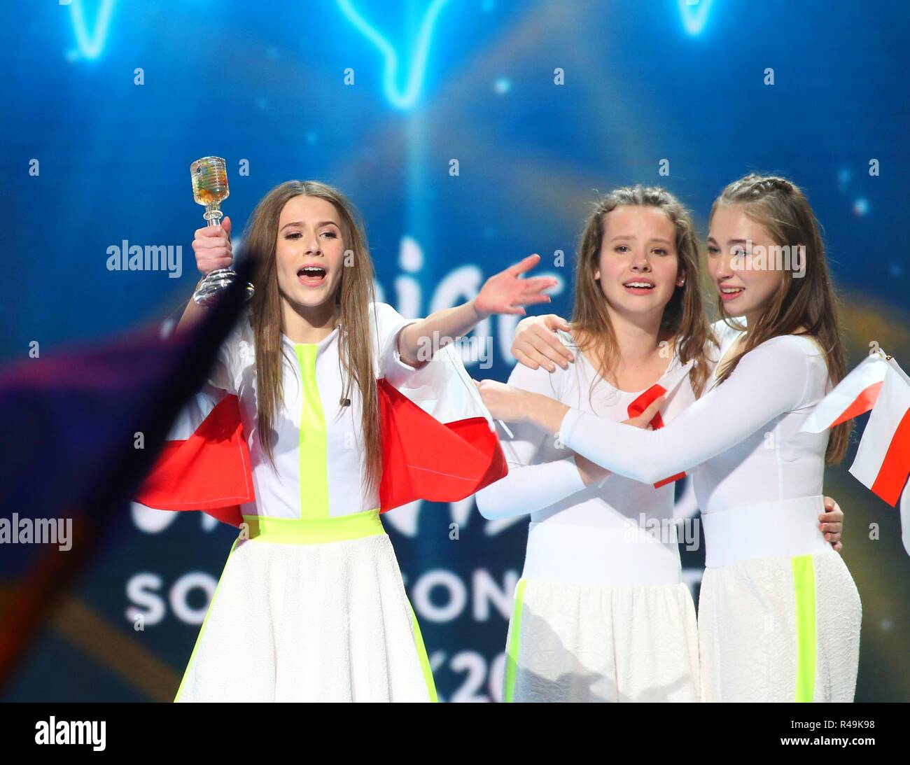 Minsk 26 Nov 2018 Polens Roksana Wegiel L Von 13 Jahren Feiert Nach Dem Gewinn Der 2018 Junior Eurovison Song Contest In Minsk Weissrussland An November 25 2018 Quelle Xinhua Alamy Leben Nachrichten Stockfotografie Alamy