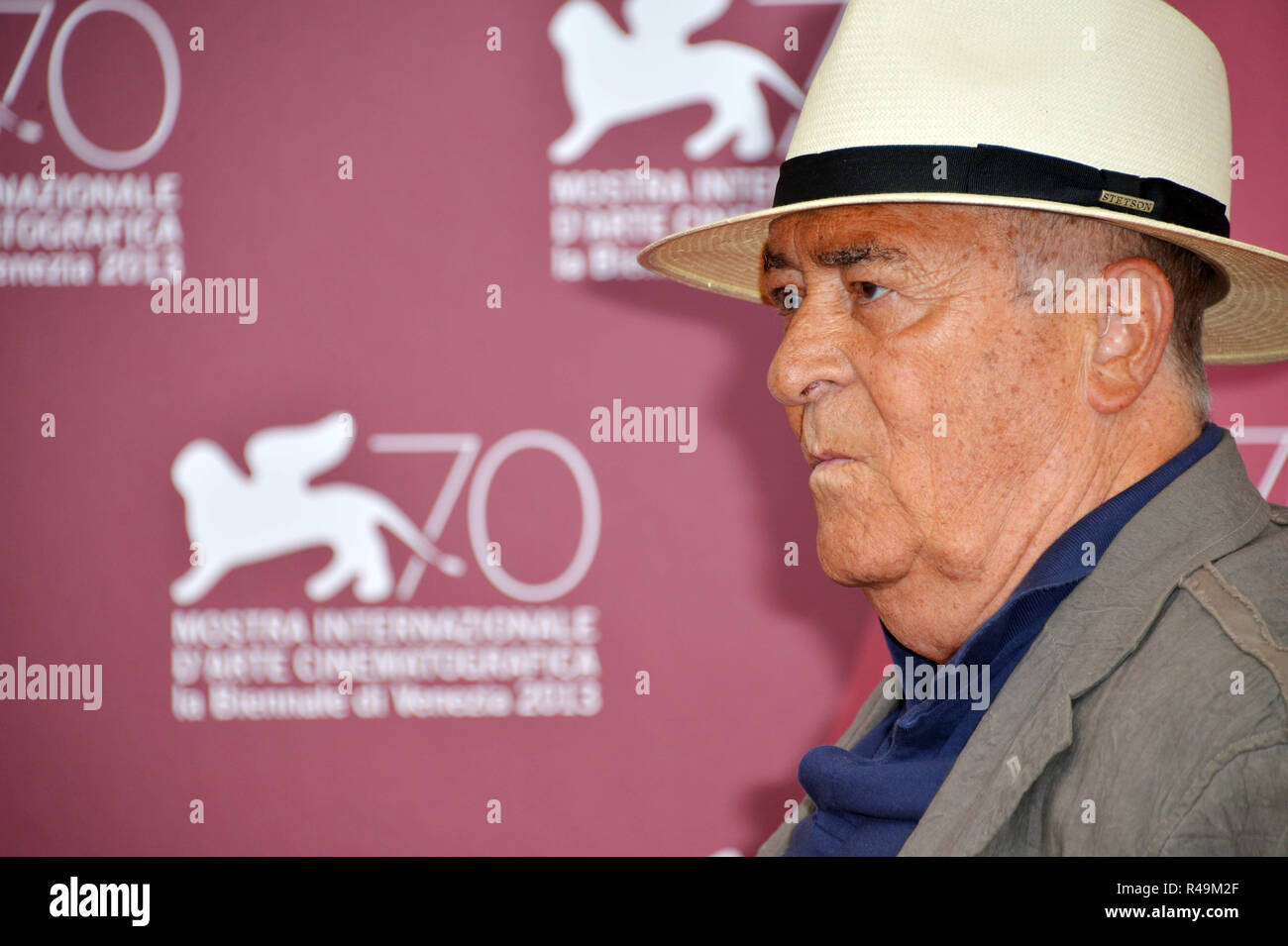 Datei Bilder. Italien. Gian Mattia D'Alberto/lapresse 28-08-2013 Venezia spettacolo 70 ma Mostra Internazionale d'Arte cinematografica Photocall giuria "Venezia 70' nella: Bernardo Bertolucci Gian Mattia D'Alberto/lapresse 28-08-2013 Venezia 70. Filmfestival von Venedig "Venezia 70' jury Photocall in der Foto: Bernardo Bertolucci der italienische Regisseur Bernardo Bertolucci stirbt im Alter von 77, Italien. Credit: LaPresse/Alamy leben Nachrichten Stockfoto