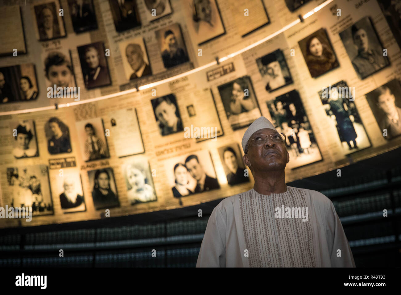 Jerusalem, Jerusalem. 26 Nov, 2018. Chad's Präsident Idriss Déby visits Yad Vashem, die Erinnerung an den Holocaust Centre, in Jerusalem, am November 26, 2018. Credit: Jini/Xinhua/Alamy leben Nachrichten Stockfoto