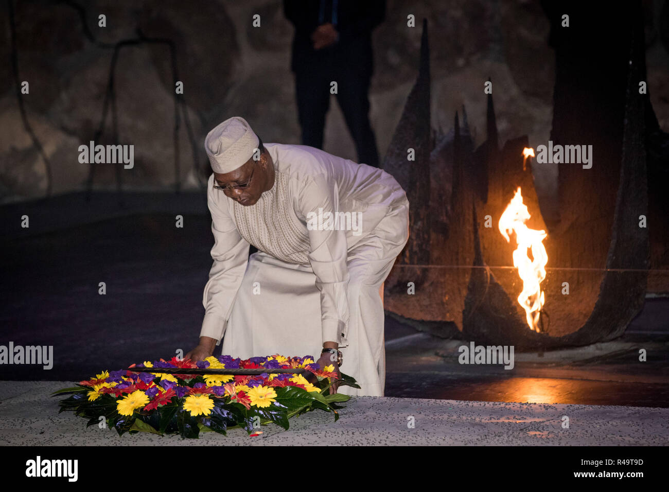 Jerusalem, Jerusalem. 26 Nov, 2018. Chad's Präsident Idriss Déby visits Yad Vashem, die Erinnerung an den Holocaust Centre, in Jerusalem, am November 26, 2018. Credit: Jini/Xinhua/Alamy leben Nachrichten Stockfoto