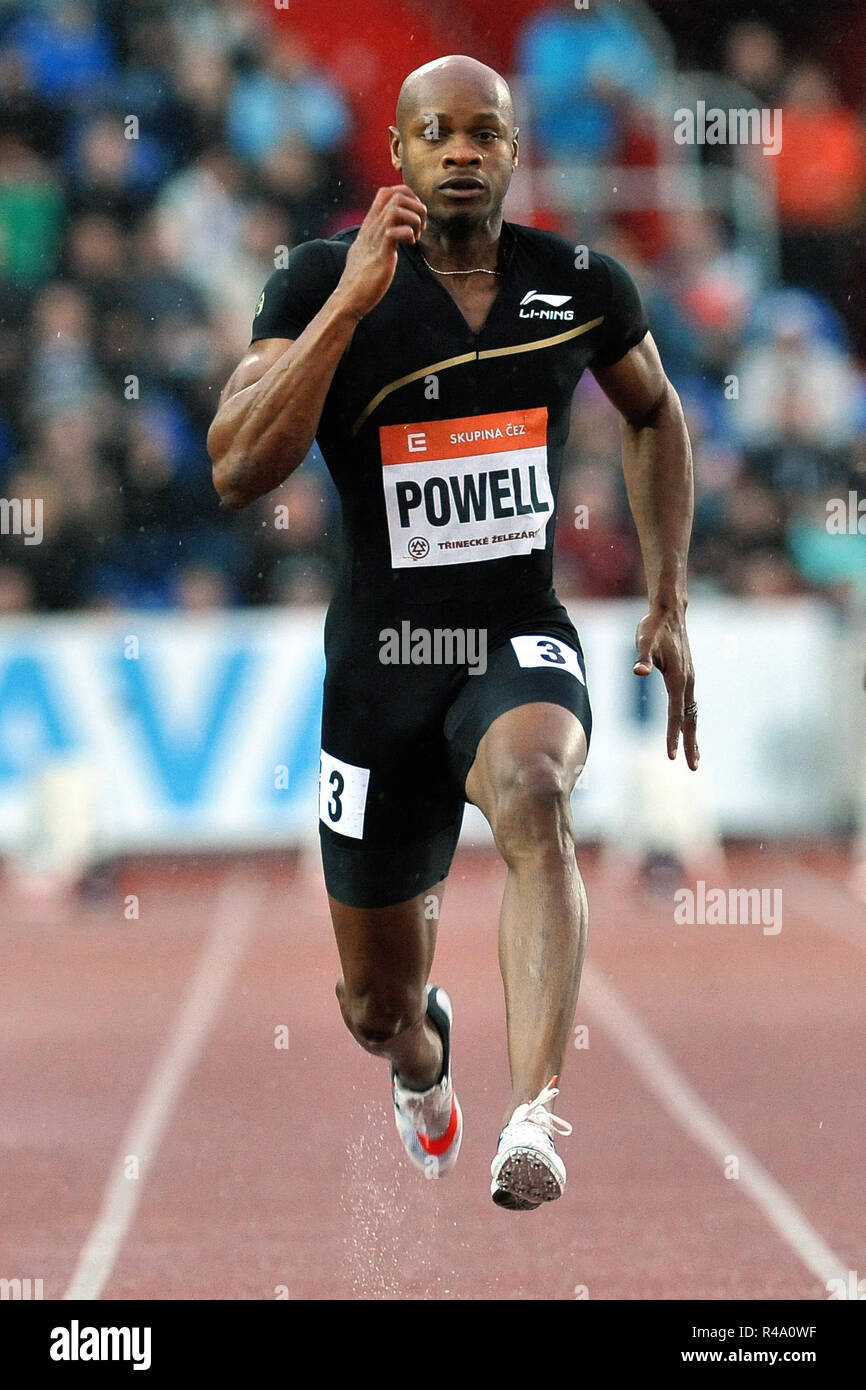 Ostrava, Tschechische Republik. 26. Mai 2015. Asafa Powell von Jamaika konkurriert im 100 m Männer im Golden Spike (Zlata Tretra) athletischen Konferenz IAAF in Ostrava, Tschechische Republik, 26. Mai 2015. Credit: Slavek Ruta/ZUMA Draht/Alamy leben Nachrichten Stockfoto