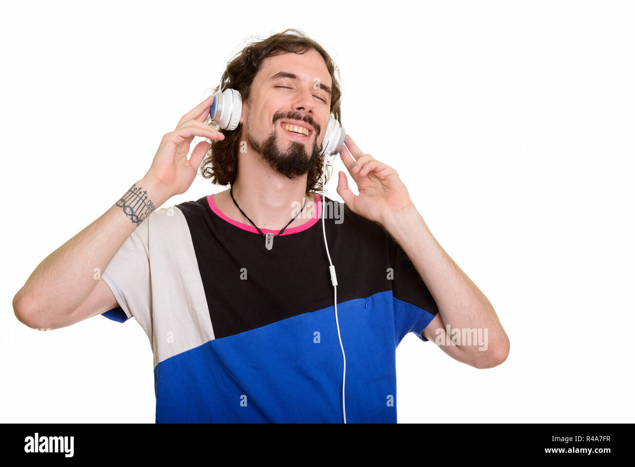 Happy stattlichen kaukasischen Mann Hören von Musik mit geschlossenen Augen Stockfoto