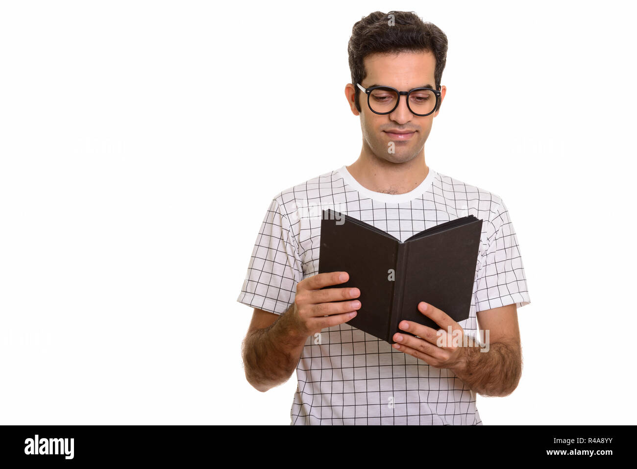 Porträt der jungen Persischen mann lesen Buch Stockfoto