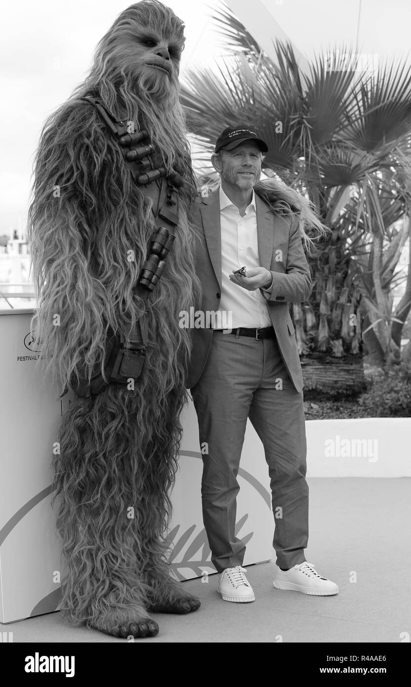CANNES, Frankreich - 15. MAI 2018: Chewbacca und Ron Howard zu der 'Solo: ein Star Wars Story' Photocall - 71st Cannes Film Festival (Foto Mickael Chavet) Stockfoto