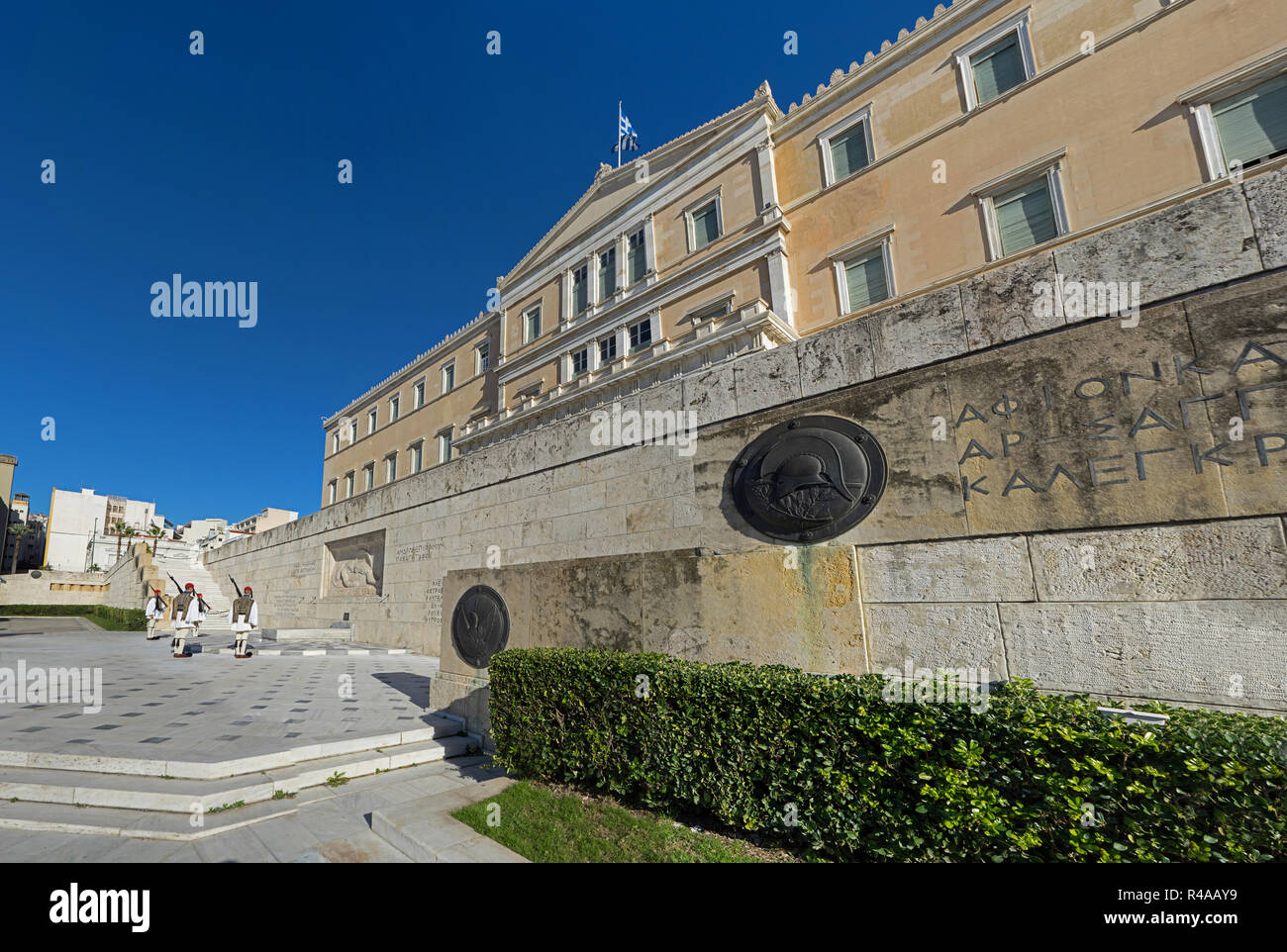 Den Syntagma-Platz in Athen, Griechenland. Das Denkmal des unbekannten Soldaten. Stockfoto