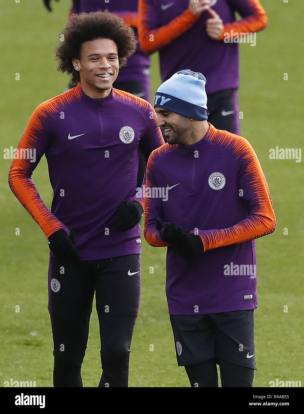 Von Manchester City Leroy Sane und Riyad Mahrez während des Trainings im City Football Academy, Manchester. Stockfoto