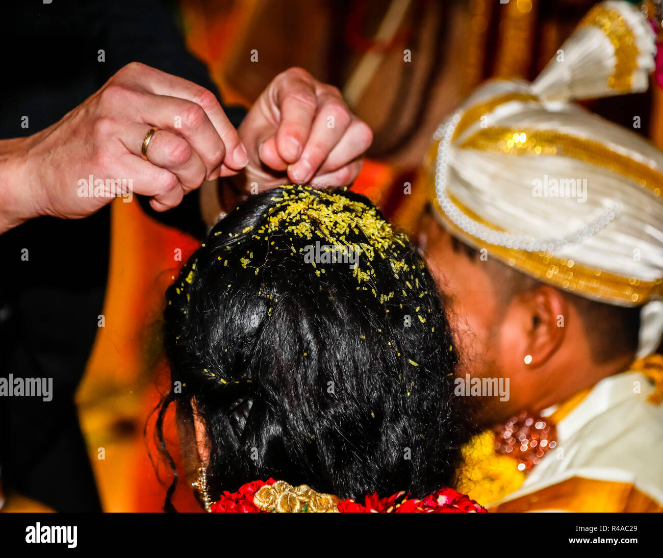 Die tamilischen hinduistischen Hochzeitszeremonie in einer Dortmunder Tempel in Deutschland Stockfoto