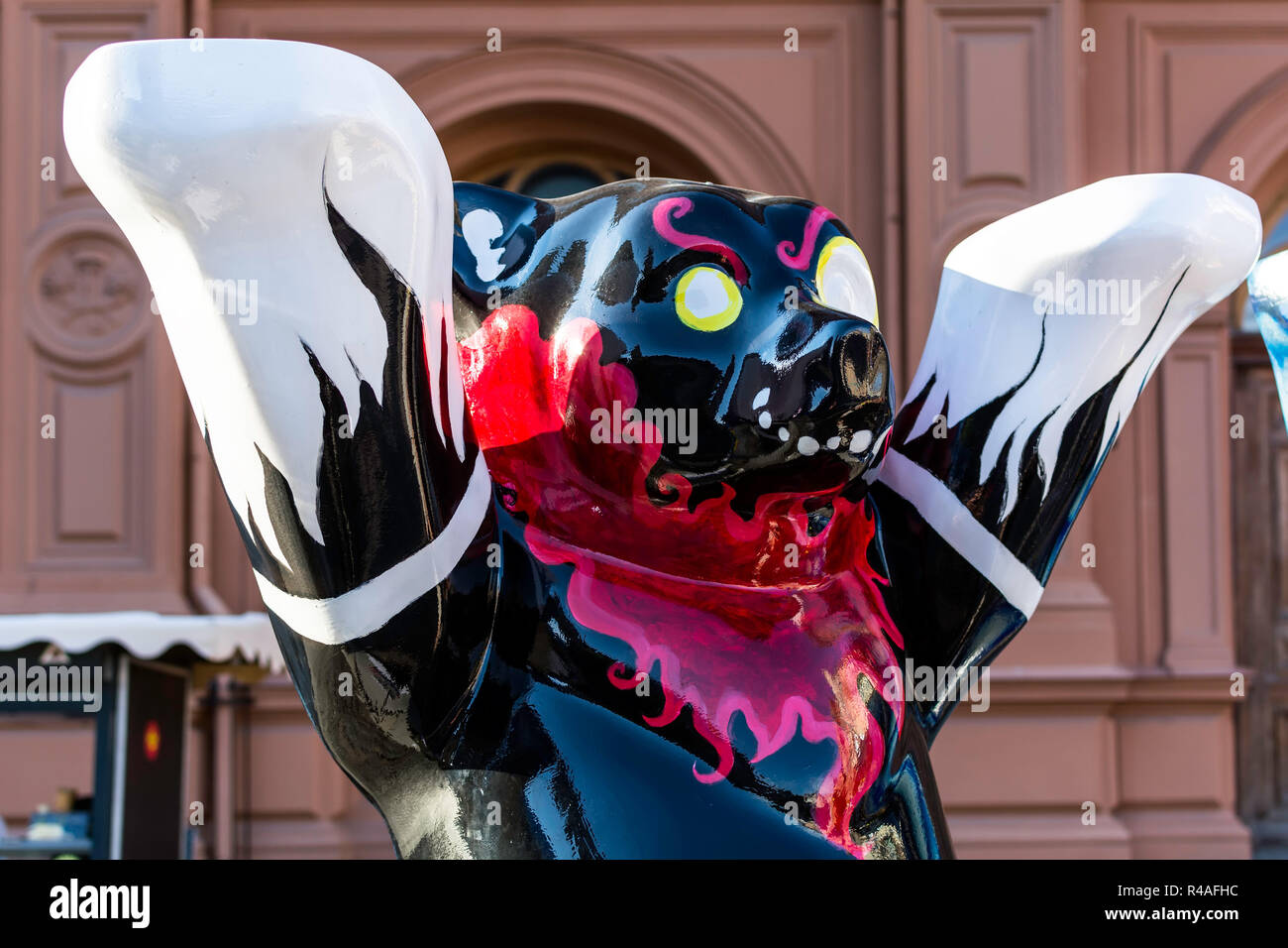 Katar Bären bei United Buddy Bears internationale Kunstausstellung (Artist: Monira Al-Qadiri). Die Ausstellung fördert Frieden, Liebe, Toleranz. Stockfoto