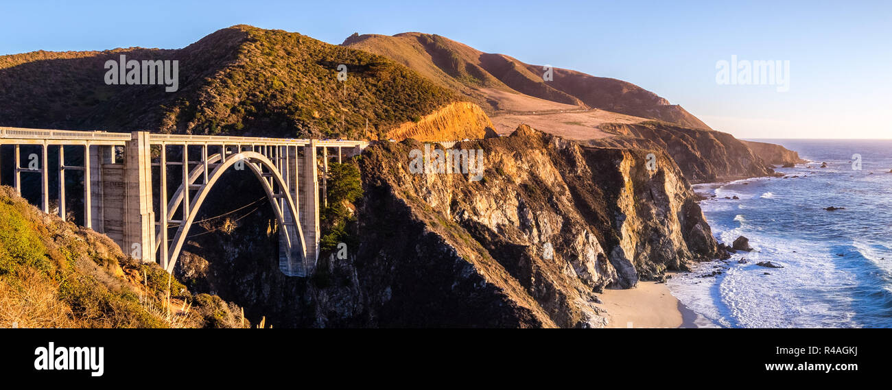 Panoramablick von Bixby Creek Bridge und die dramatischen Pazifik Küste, Big Sur, Kalifornien Stockfoto