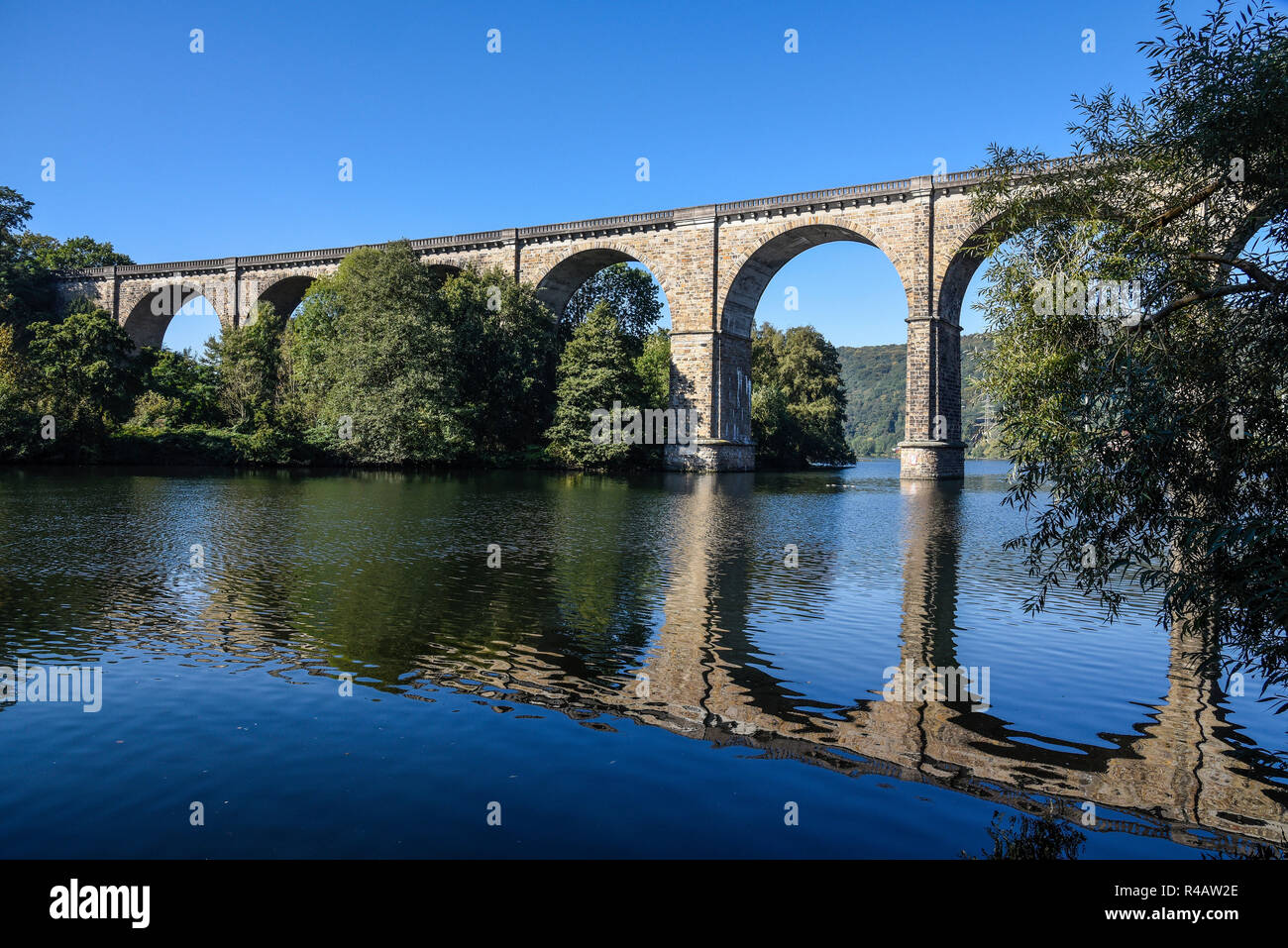 Viadukt, Eisenbahnbrücke, Ruhr, Herdecke, Dortmund, Nordrhein-Westfalen, Deutschland Stockfoto
