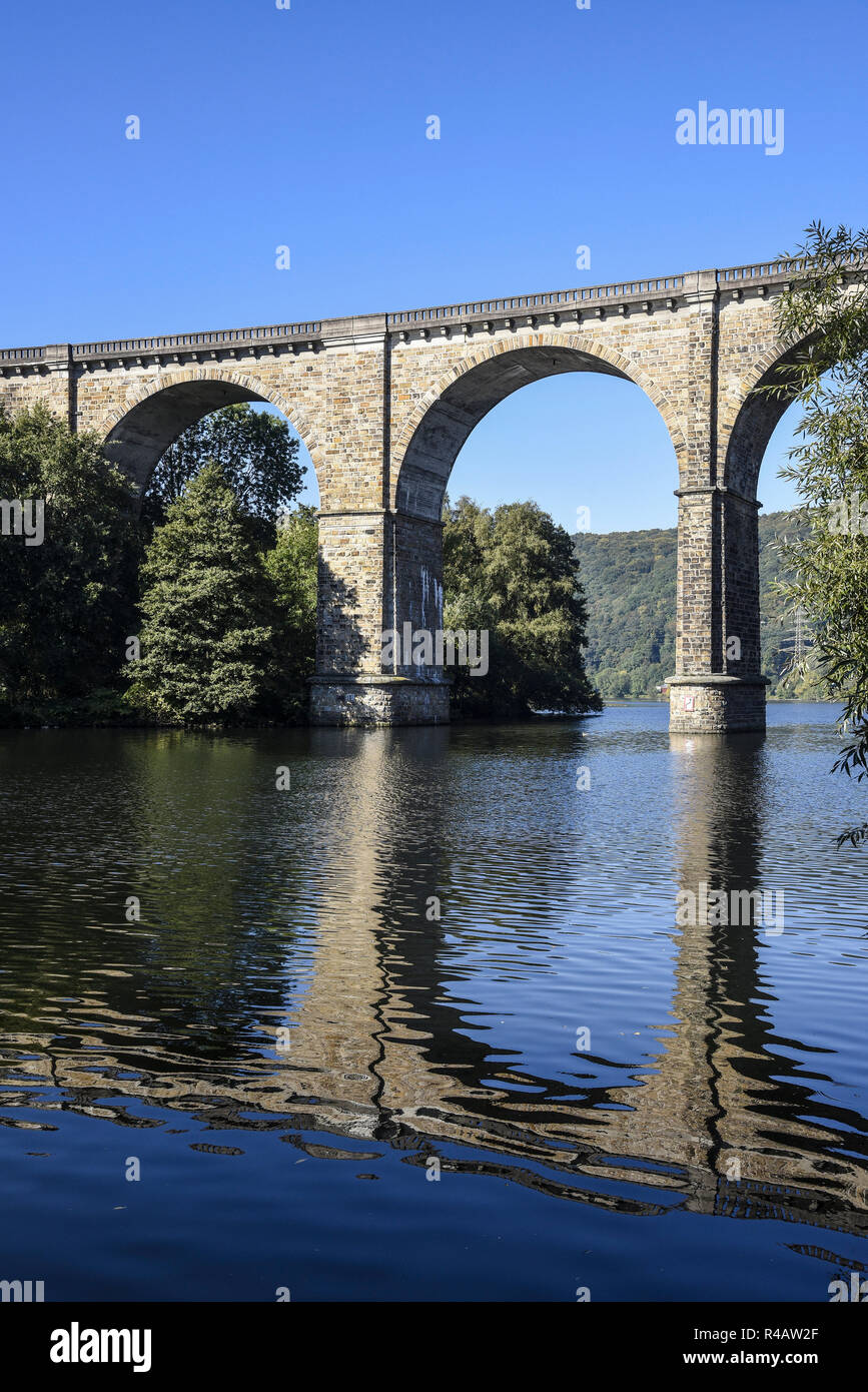 Viadukt, Eisenbahnbrücke, Ruhr, Herdecke, Dortmund, Nordrhein-Westfalen, Deutschland Stockfoto