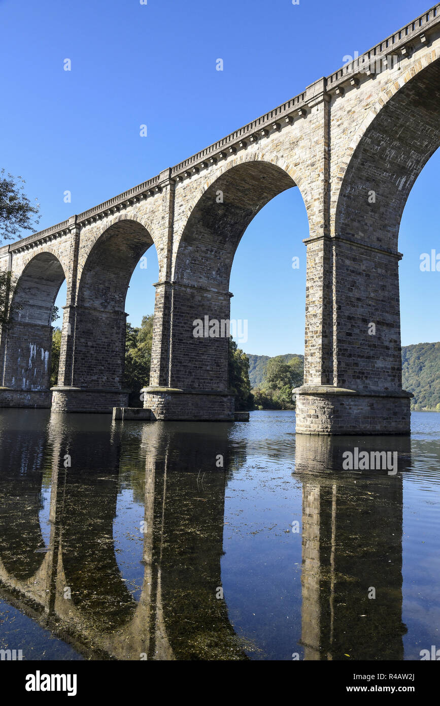 Viadukt, Eisenbahnbrücke, Ruhr, Herdecke, Dortmund, Nordrhein-Westfalen, Deutschland Stockfoto
