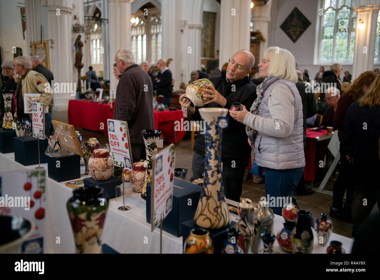 Thaxted Moorcroft Weihnachtsmarkt, Thaxted Kirche, Thaxted Essex, England, UK. 24. November 2018 Stockfoto