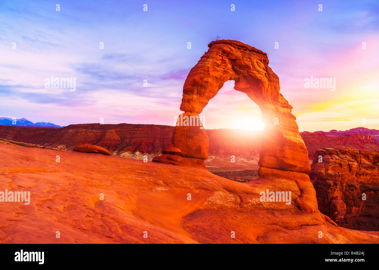 Zarte arch bei Sonnenuntergang, Arches National Park, Utah, USA. Stockfoto