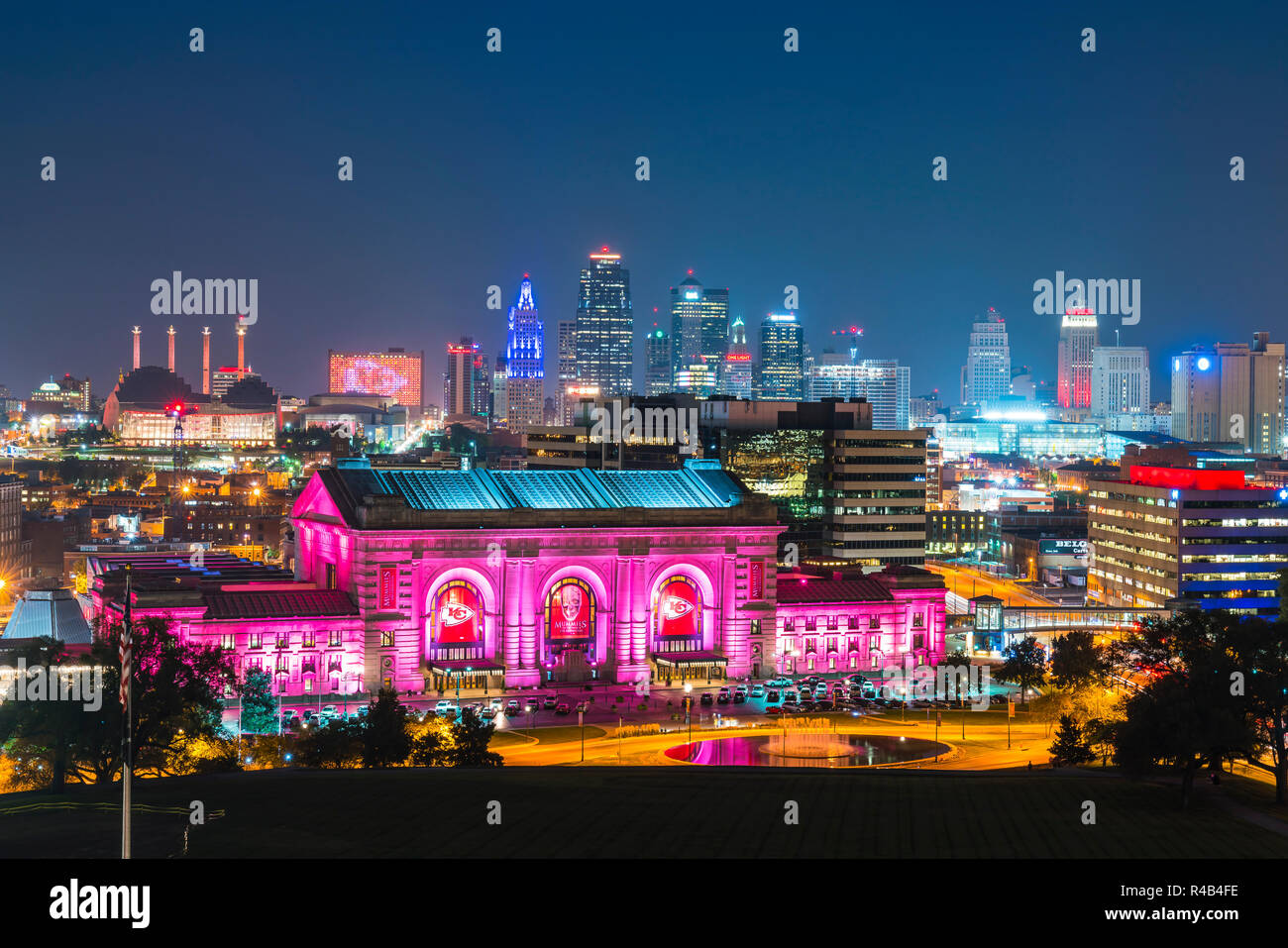 Kansas, Missouri, USA. 09-15-17, schöne Kansas City Skyline bei Nacht. Stockfoto