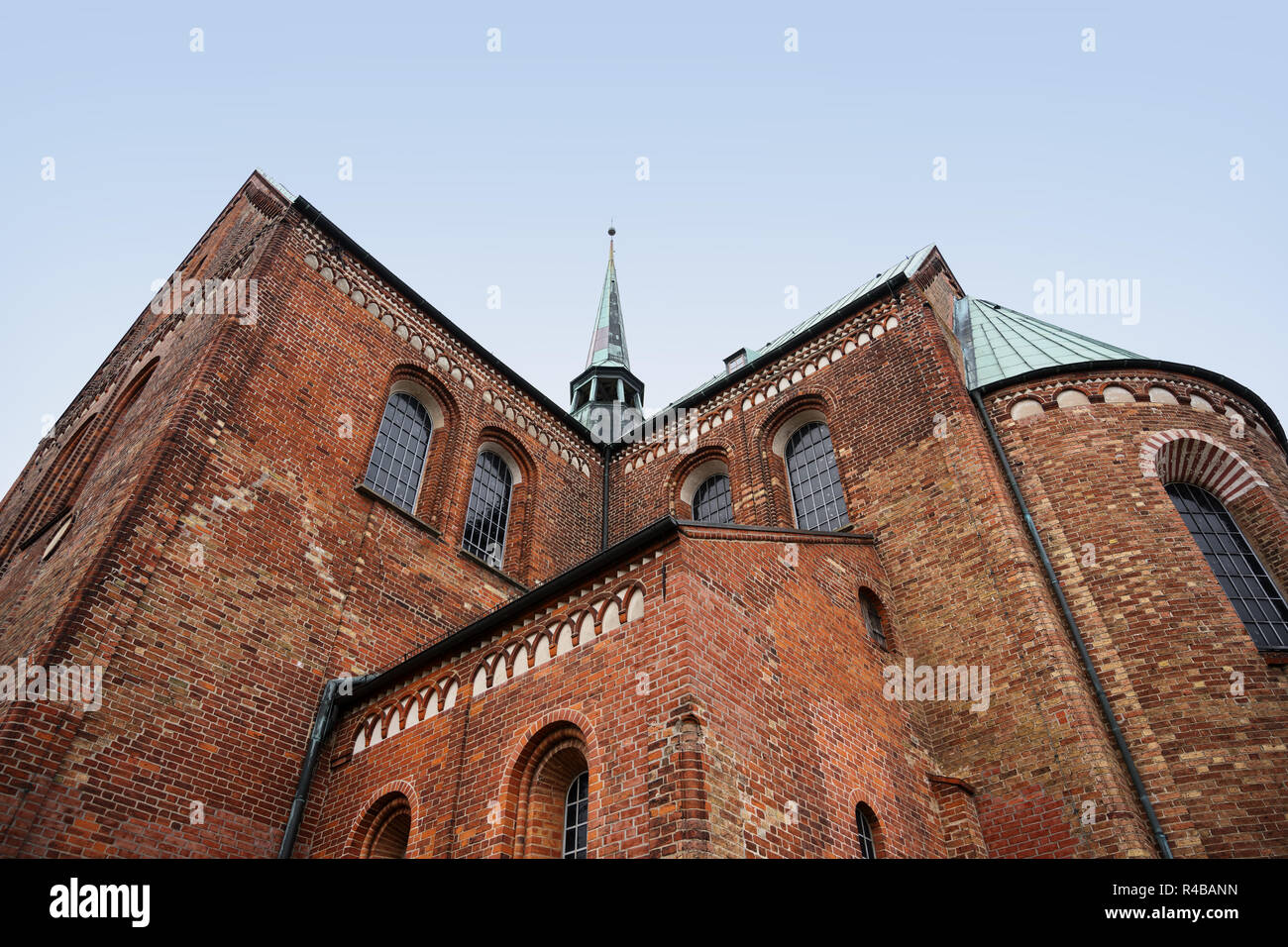 Ratzeburger Dom, Rückseite der Kathedrale mit der Dachreiter in typischen Backsteinarchitektur in Norddeutschland, kopieren Raum Stockfoto