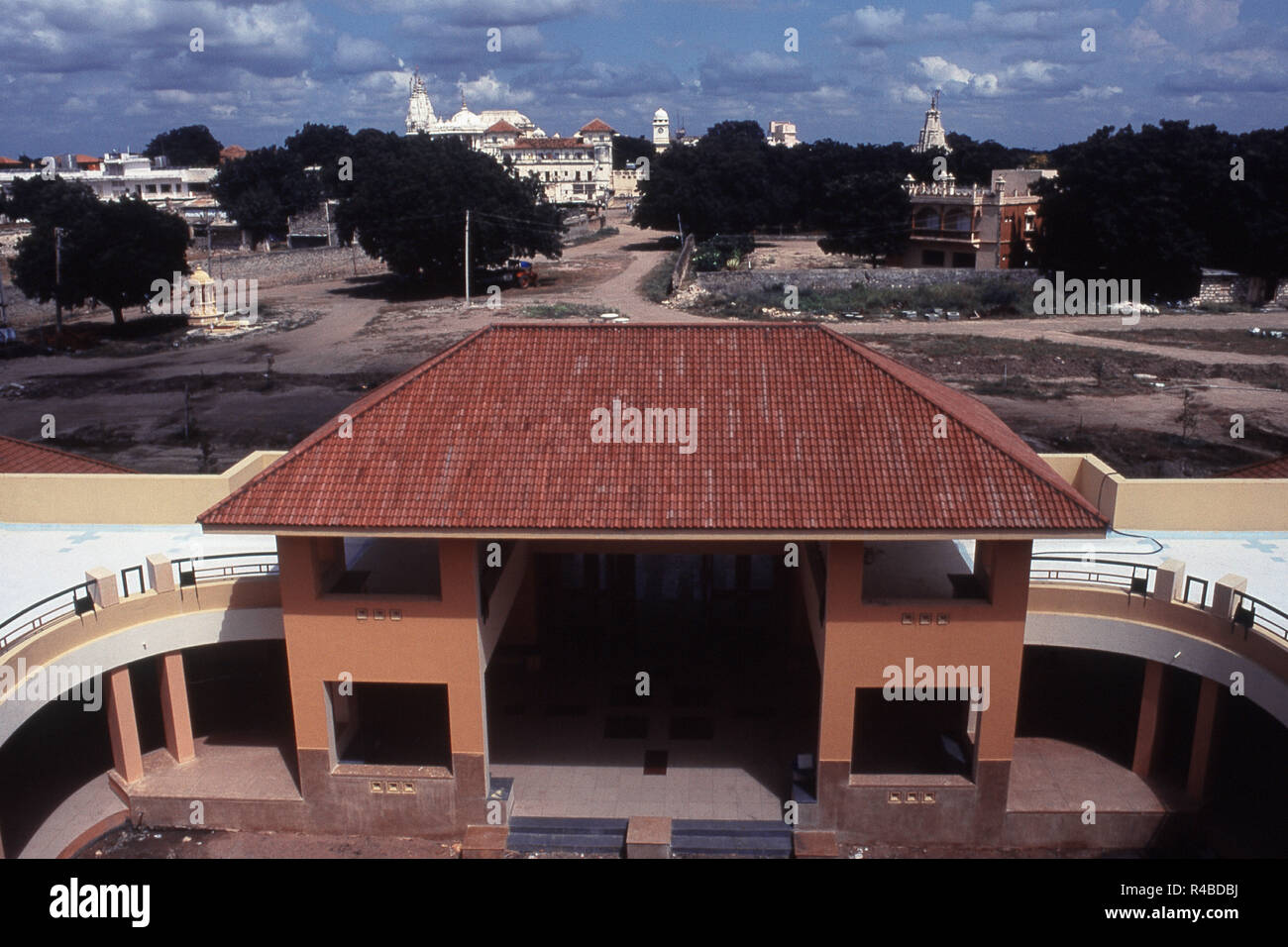 Fassade des Guest House mit Swaminarayan Tempel, Sarangpur, Gujarat, Indien, Asien Stockfoto