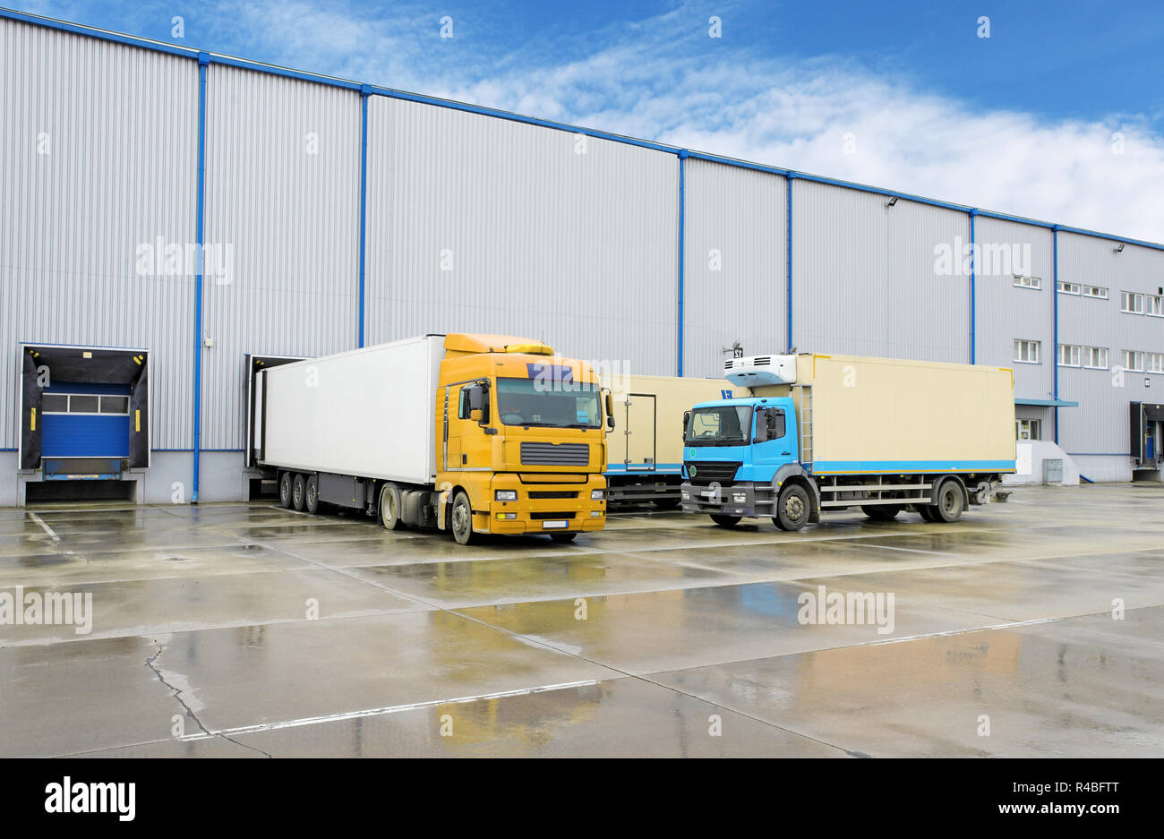 LKW in Lager - Cargo Transport Stockfoto
