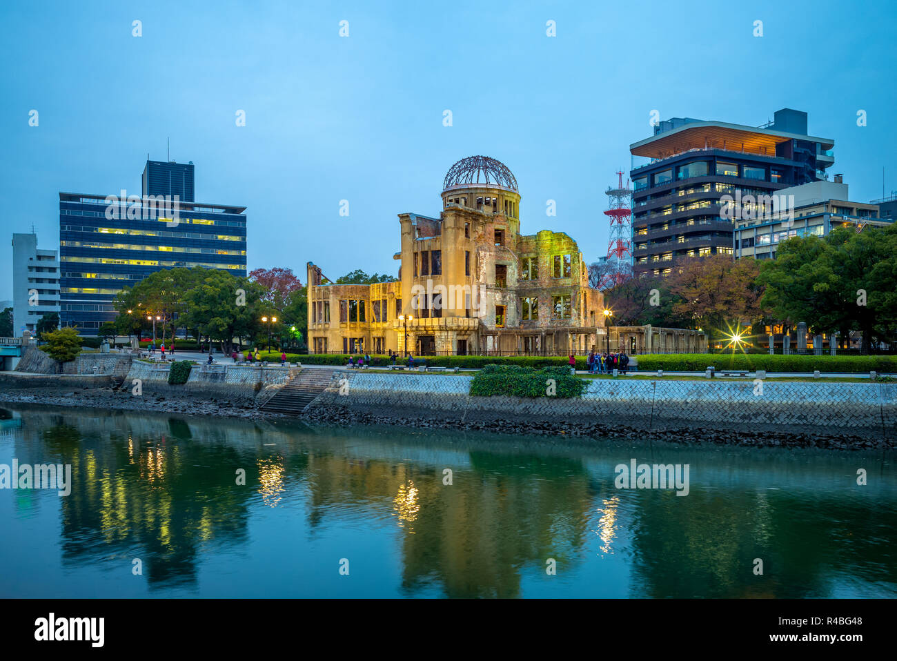 Genbaku Dome von Hiroshima Peace Memorial bei Nacht Stockfoto