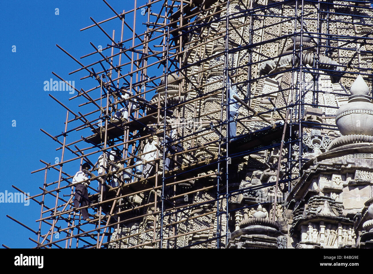 Restaurierungsarbeiten an Kandariya Mahadeva, Khajuraho, Madhya Pradesh, Indien, Asien Stockfoto