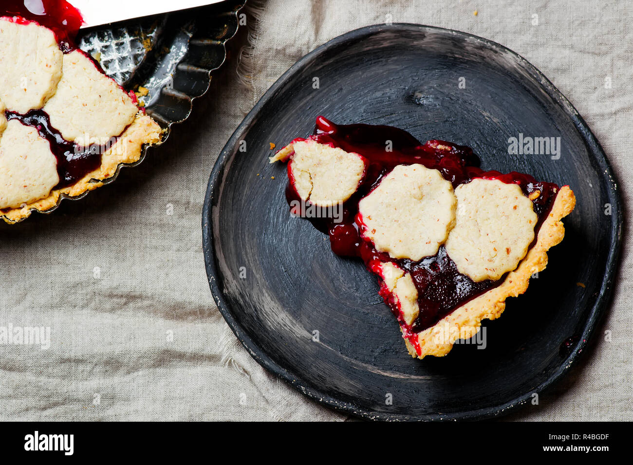 Almond Tart Cherry. nach oben Blick.style Vintage. selektive Fokus Stockfoto