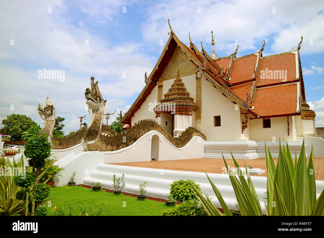 Wat Phumin Tempel, in denen die wichtigsten Gebäude verbindet Ubosot und Wiharn (Anbetung Halle und Ordination Halle), Historischen buddhistischen Tempel in Nan, Thailand Stockfoto