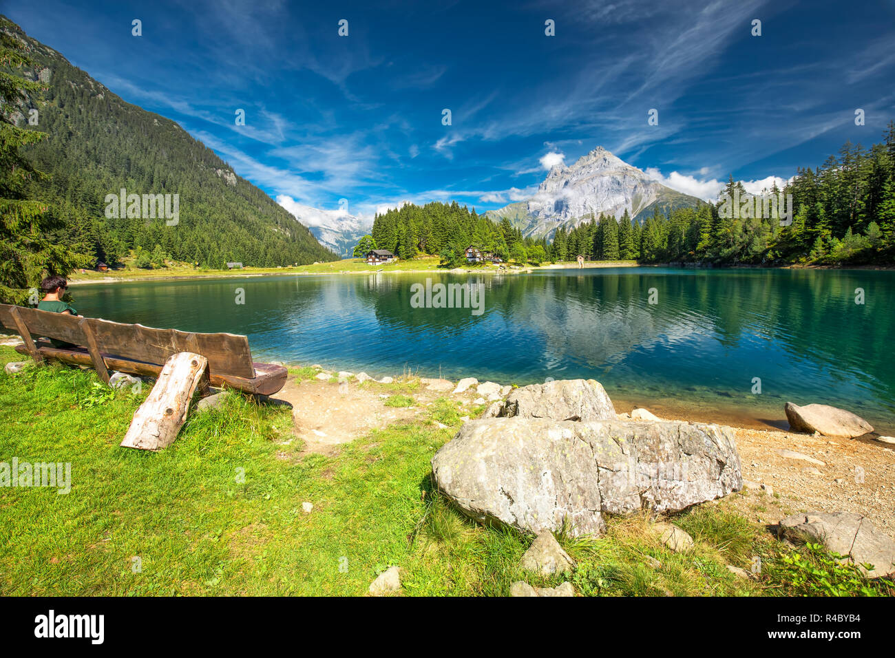 Arnisee mit Schweizer Alpen. Arnisee ist ein Stausee im Kanton Uri, Schweiz, Europa. Stockfoto