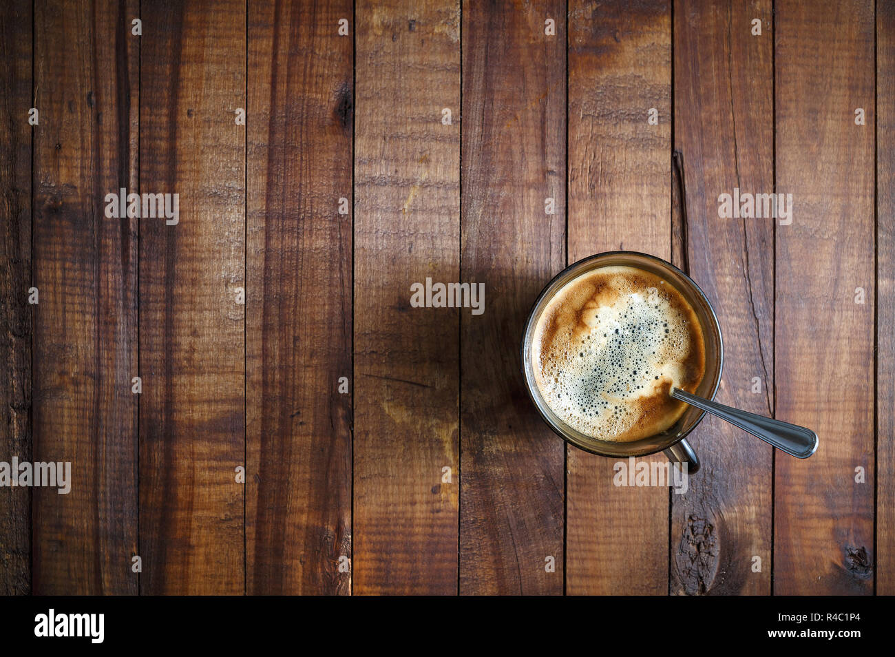 Kaffee auf hölzernen Hintergrund Stockfoto