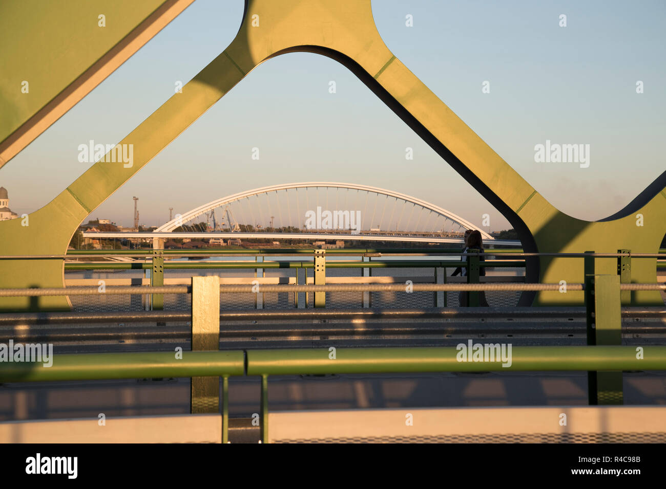 Apollo Brücke von der alten Brücke in Bratislava in der Slowakei. Stockfoto
