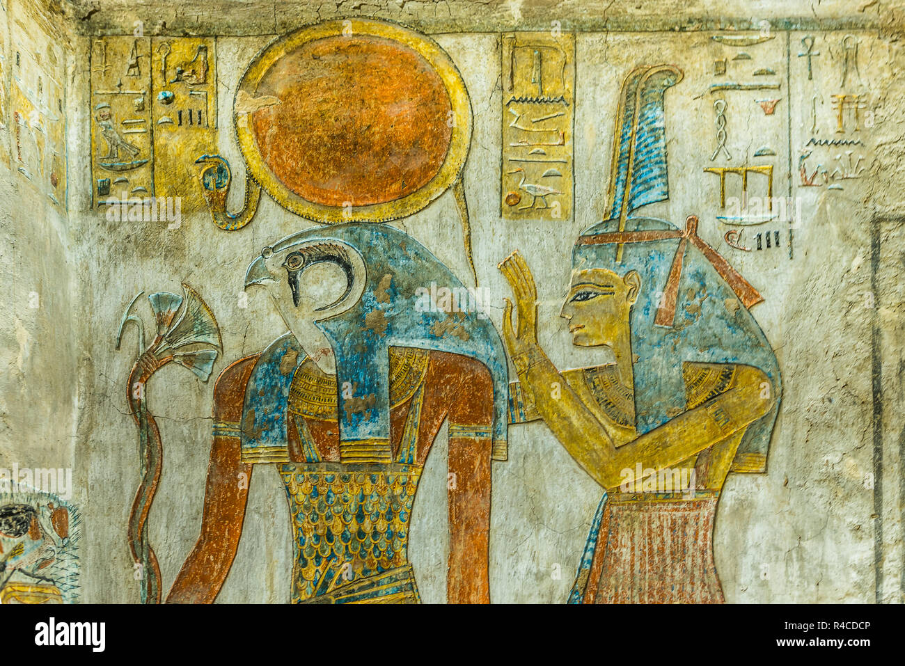 Gemälde des ägyptischen Gottes Ra und Maat in KV 14, das Grab von Tausert und Setnakht im Tal der Könige, Luxor, Ägypten, 21. Oktober 2018 Stockfoto