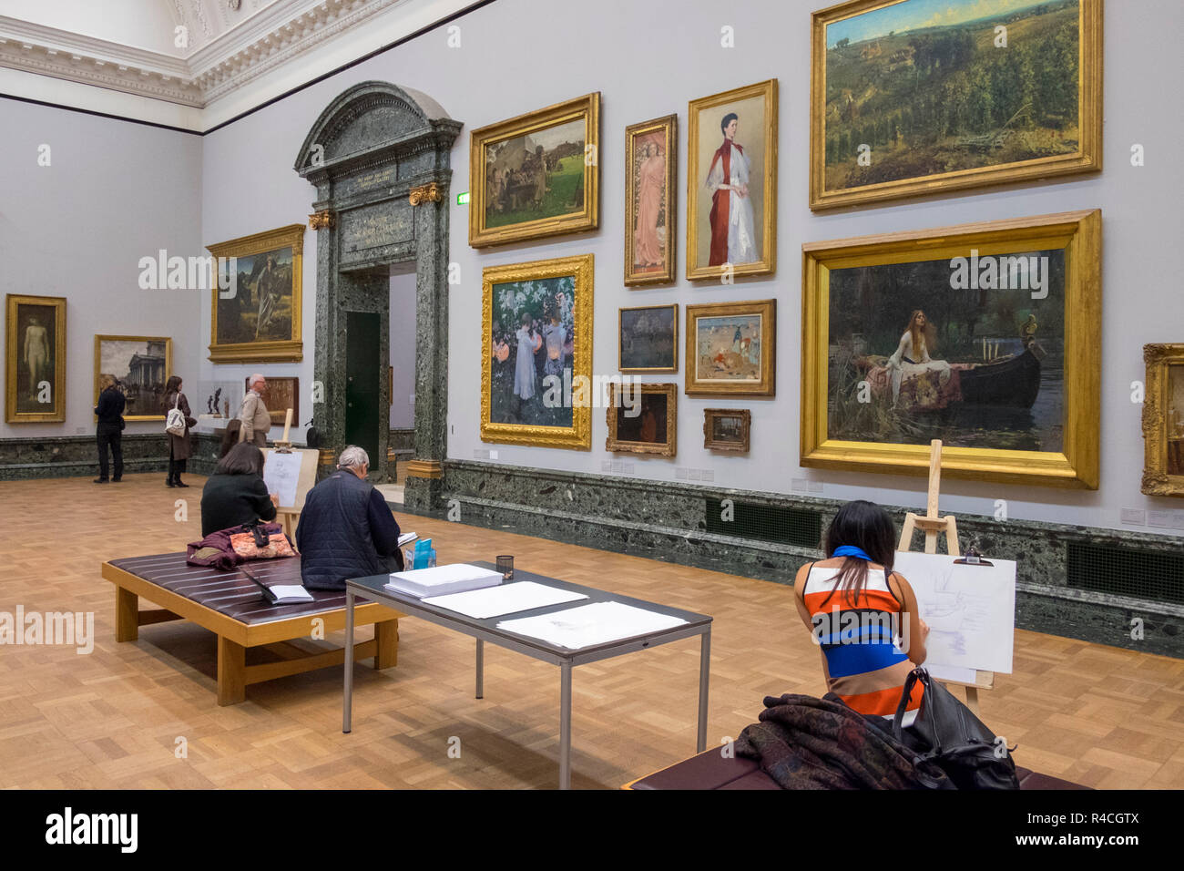 Tate Britain Millbank, London, ein Student Künstler Kopien eines der ausgestellten Werke Stockfoto