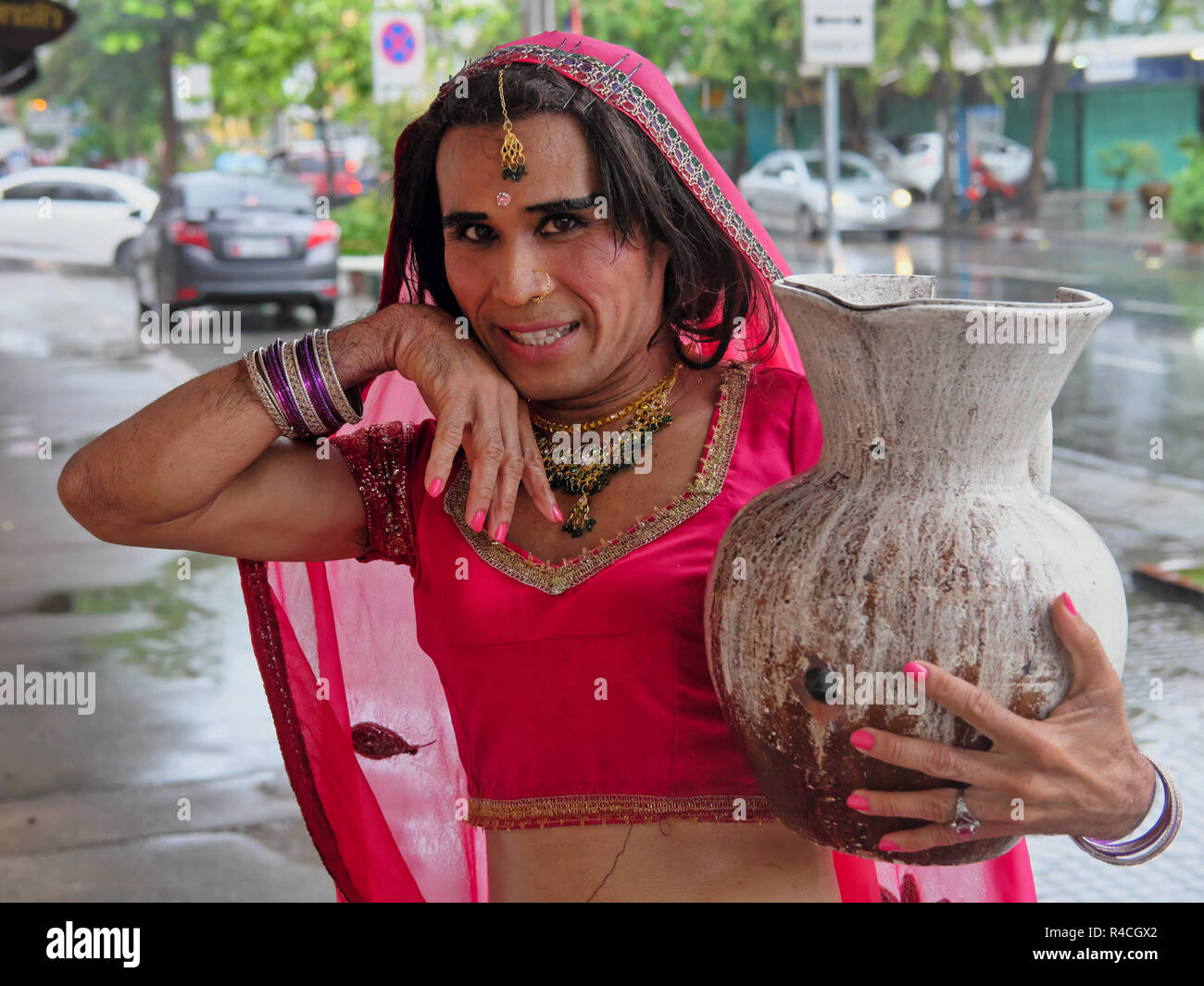 Juhi Chawla jinsiy aloqa video Ukrainada kasting jinsiy aloqa