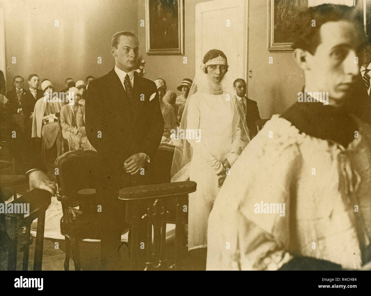 Die Braut und der Bräutigam bei der Trauung, Italien 1920 s Stockfoto