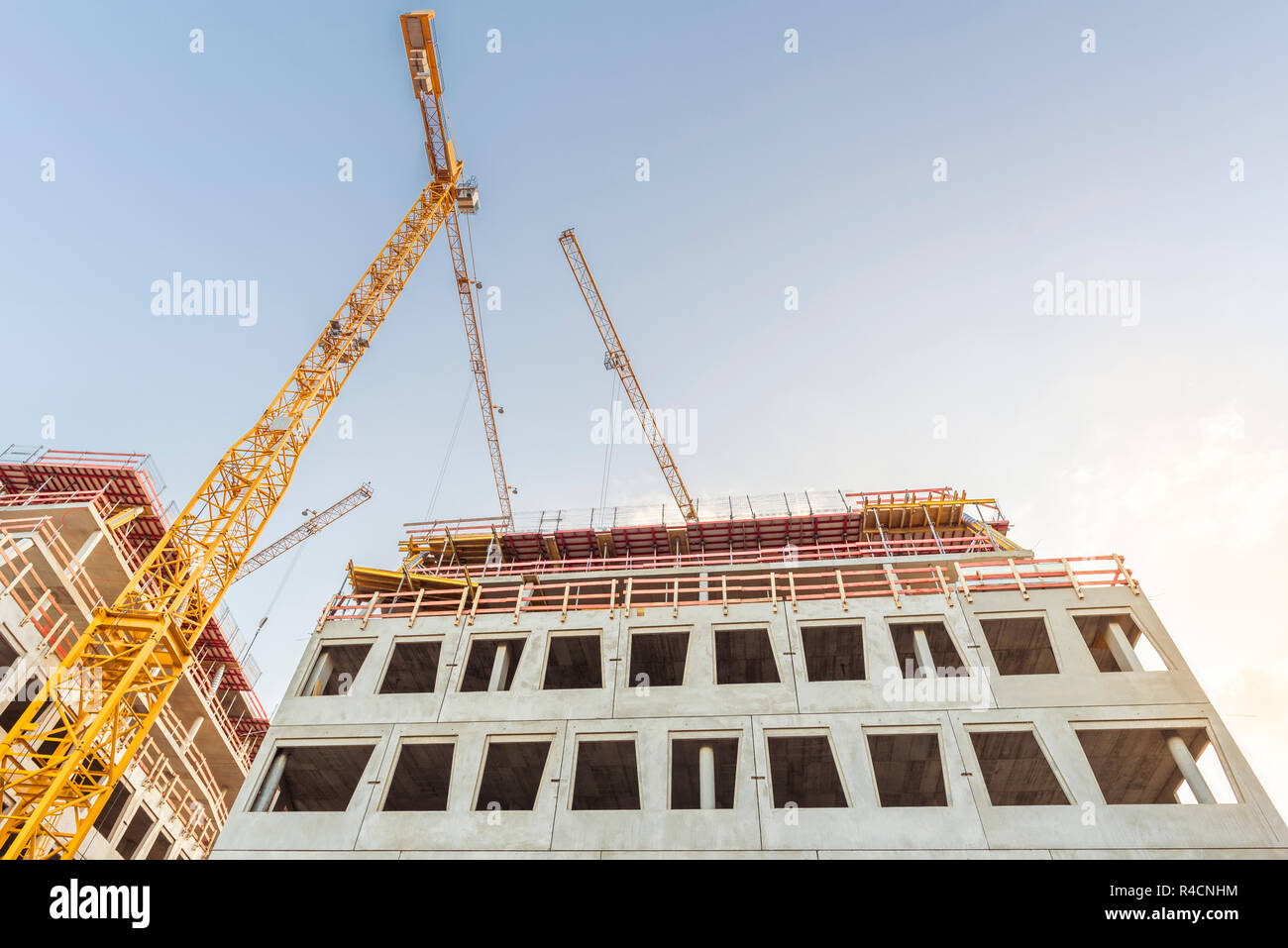 Turmdrehkran und Baustelle Stockfoto