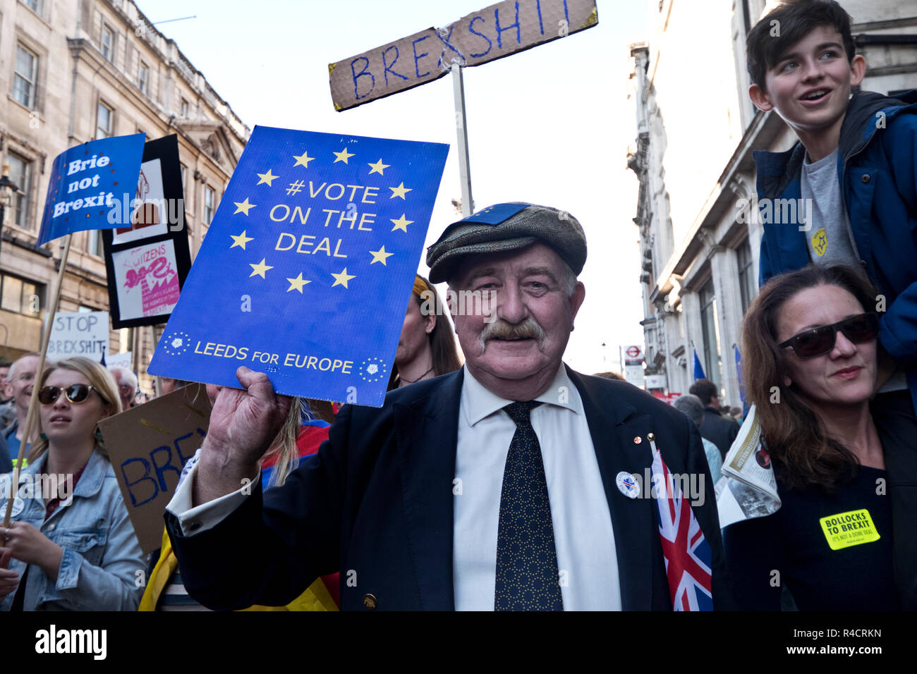 People's Stimme Kampagne März: Hunderttausende besuchen London Pro-EU-Anti-Brexit Okt Protest 2018 Stockfoto