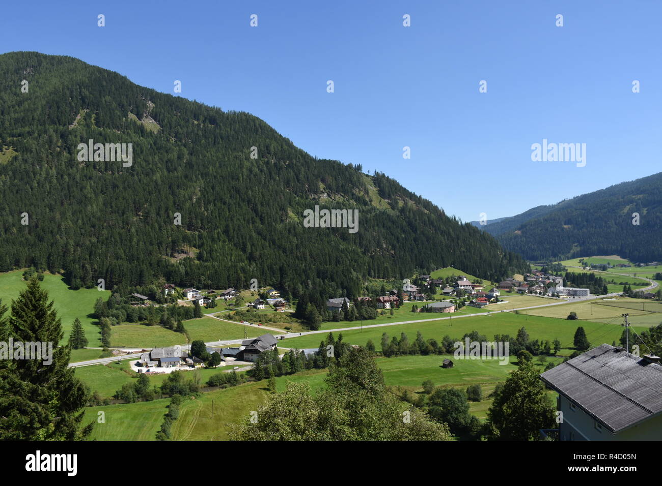 Turracher hÃ¶he, Gurktaler Alpen, Seebach, Reichenau, Tal, Berge, Straße, Dorf Stockfoto
