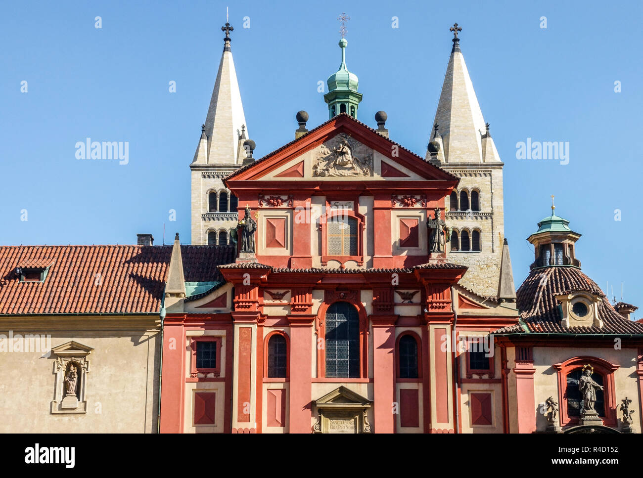St.-Georgs-Basilika auf der Prager Burg Tschechische Republik Stockfoto