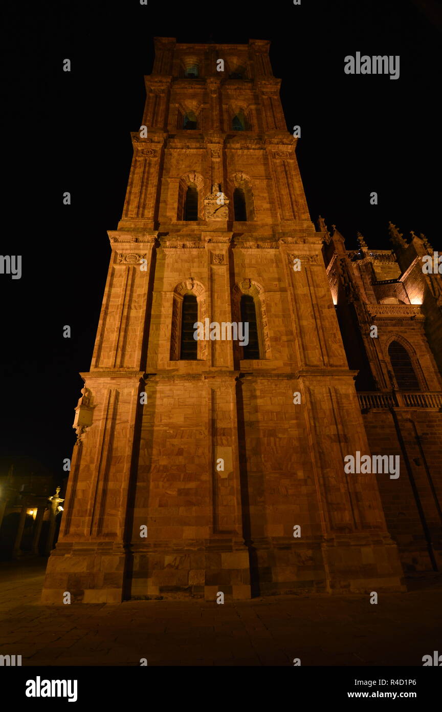 Schöne Nacht geschossen von der Glockenturm der Kathedrale in Astorga. Architektur, Geschichte, Camino de Santiago, Reisen, Nacht der Fotografie. November 3, 2018. Stockfoto