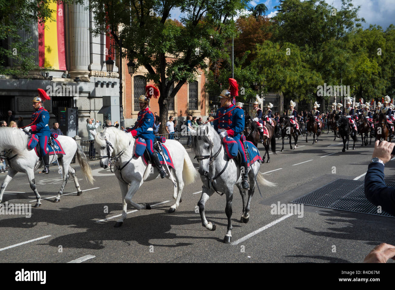 MADRID, Spanien - 12. Oktober: Spanische Königliche Garde Kavallerie (Guardia Real) auf dem Spanischen Nationalen Tag Stockfoto