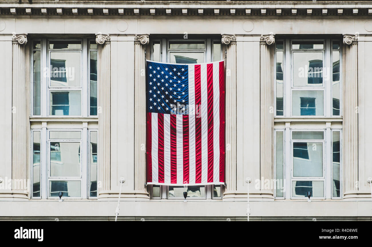 Regierung Gebäude mit der Flagge der Vereinigten Staaten von Amerika Stockfoto