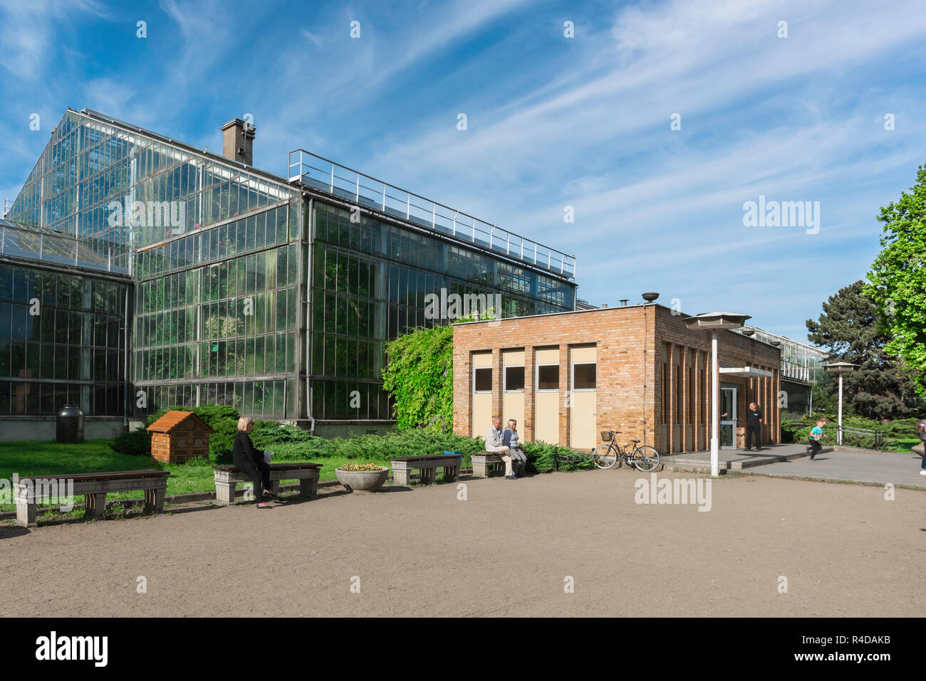 Palmenhaus Posen, Blick auf das Äußere des Palm House und seiner Rezeption Block in Poznan, Polen. Stockfoto