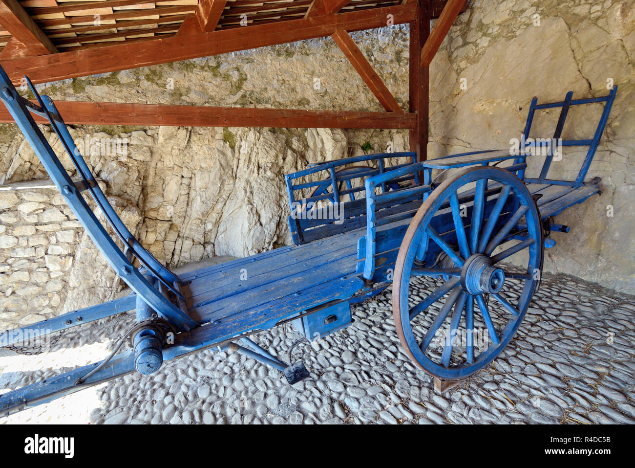 Jahrgang, historischen oder Alte Horse-Drawn Heuwagen c 19 auf dem Display in der Zitadelle von Sisteron Provence Frankreich Stockfoto
