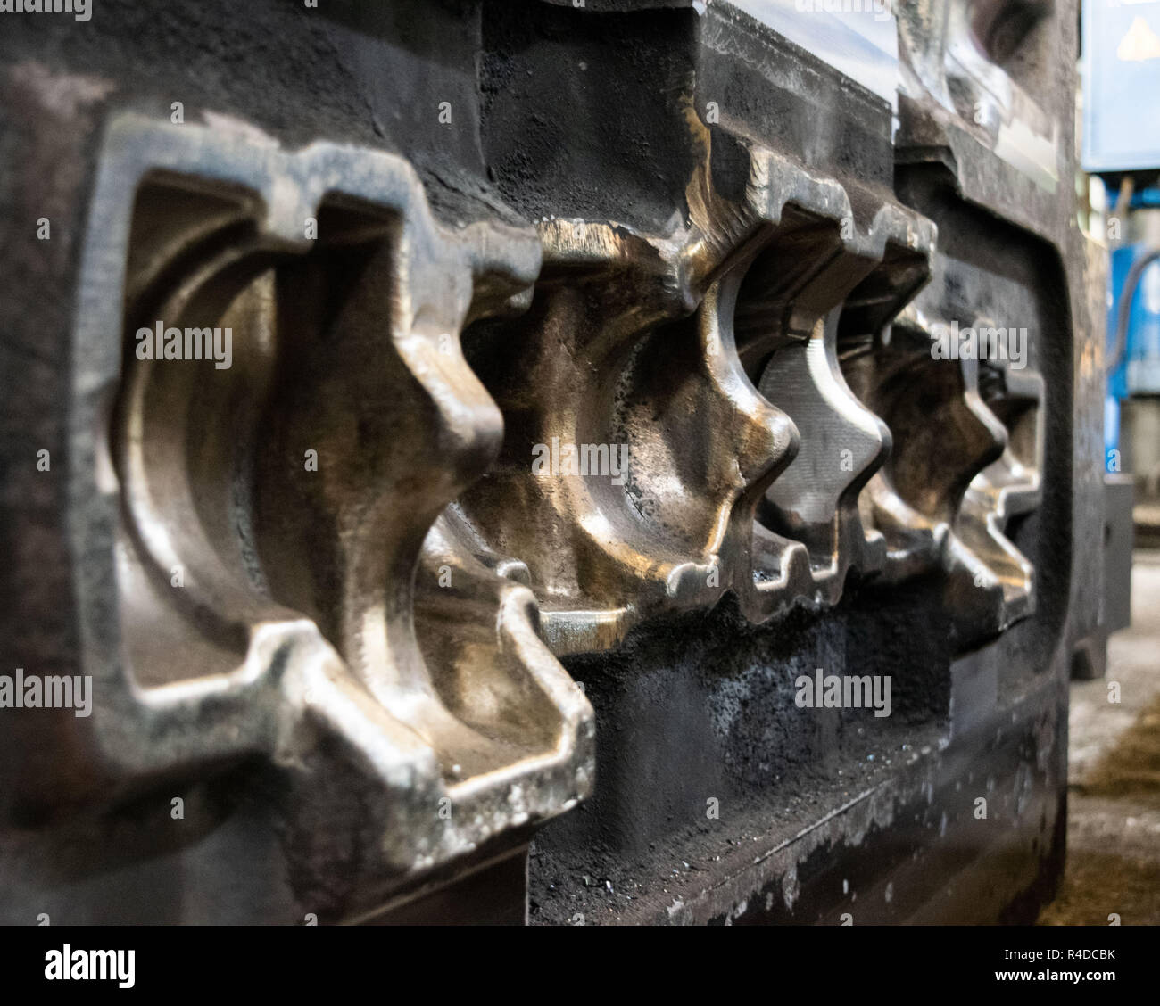 Hohe Präzision die Form für den Guss automotive Teile aus Aluminium machen  mit Eisen Metall Stahl durch die drehmaschine Fräsen Bohren und  CNC-Maschinen in der Industria Stockfotografie - Alamy