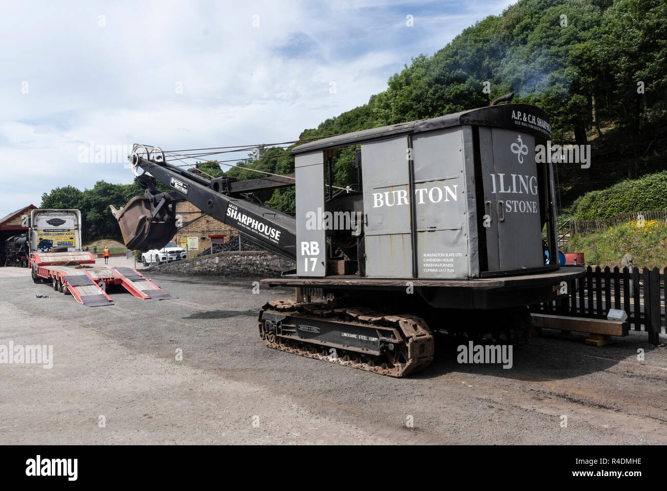 Ruston & Bucyrus Caterpillar digger am Lakeside und Haverthwaite Steam Railway, Nr Ulverston, Cumbria, englischen Lake District, Großbritannien Stockfoto