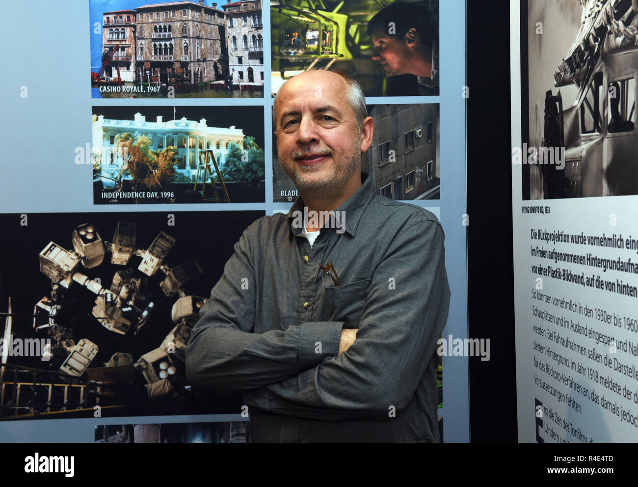 25. November 2018, Nordrhein-Westfalen, Düsseldorfd: Volker Engel, Visual Effects Supervisor, einer der weltweit gefragtesten Film trick Spezialisten, steht im Filmmuseum in der aktuellen Ausstellung "Fantastische Welten, perfekte Illusionen". Foto: Horst Ossinger //dpa Stockfoto