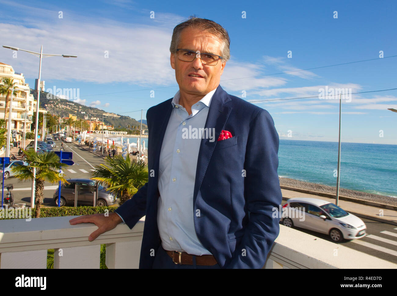 Menton, Frankreich - 26. November 2018: Olivier Ponthieu, General Manager Casino Barriere Menton im Restaurant Colombale, die dem Casino gehört. Französische Riviera, Tourismus, Tourismus, Kasino, | Verwendung weltweit Stockfoto