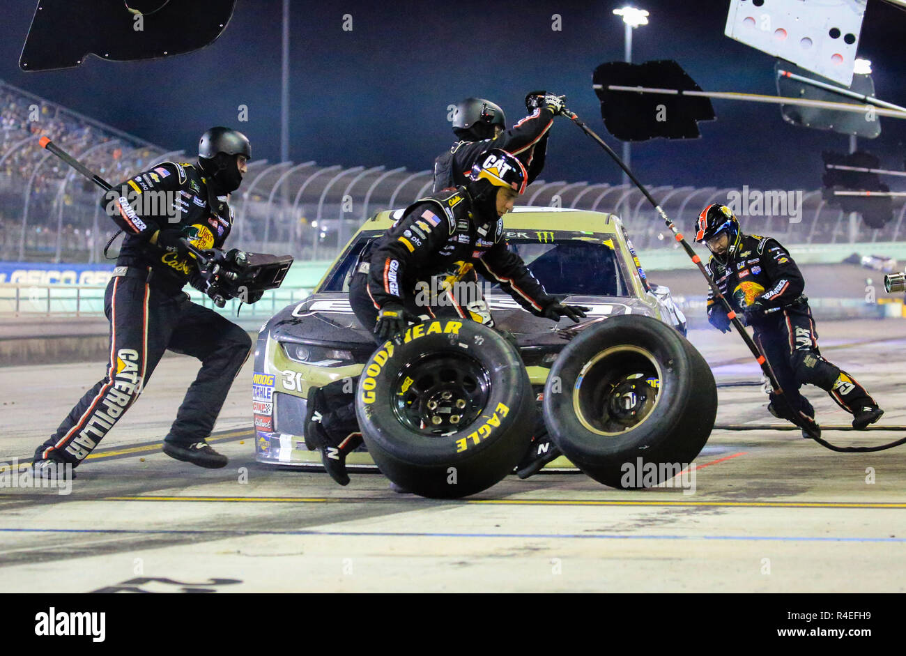 Homestead, Fla, USA. 18 Nov, 2018. Ryan Newman, Fahrer des (31) E-Z-GO Chevrolet, Gruben, während die Monster Energy NASCAR Cup Series Ford EcoBoost 400 Meisterschaft auf dem Homestead-Miami Speedway in Homestead, Fla. Mario Houben/CSM/Alamy leben Nachrichten Stockfoto