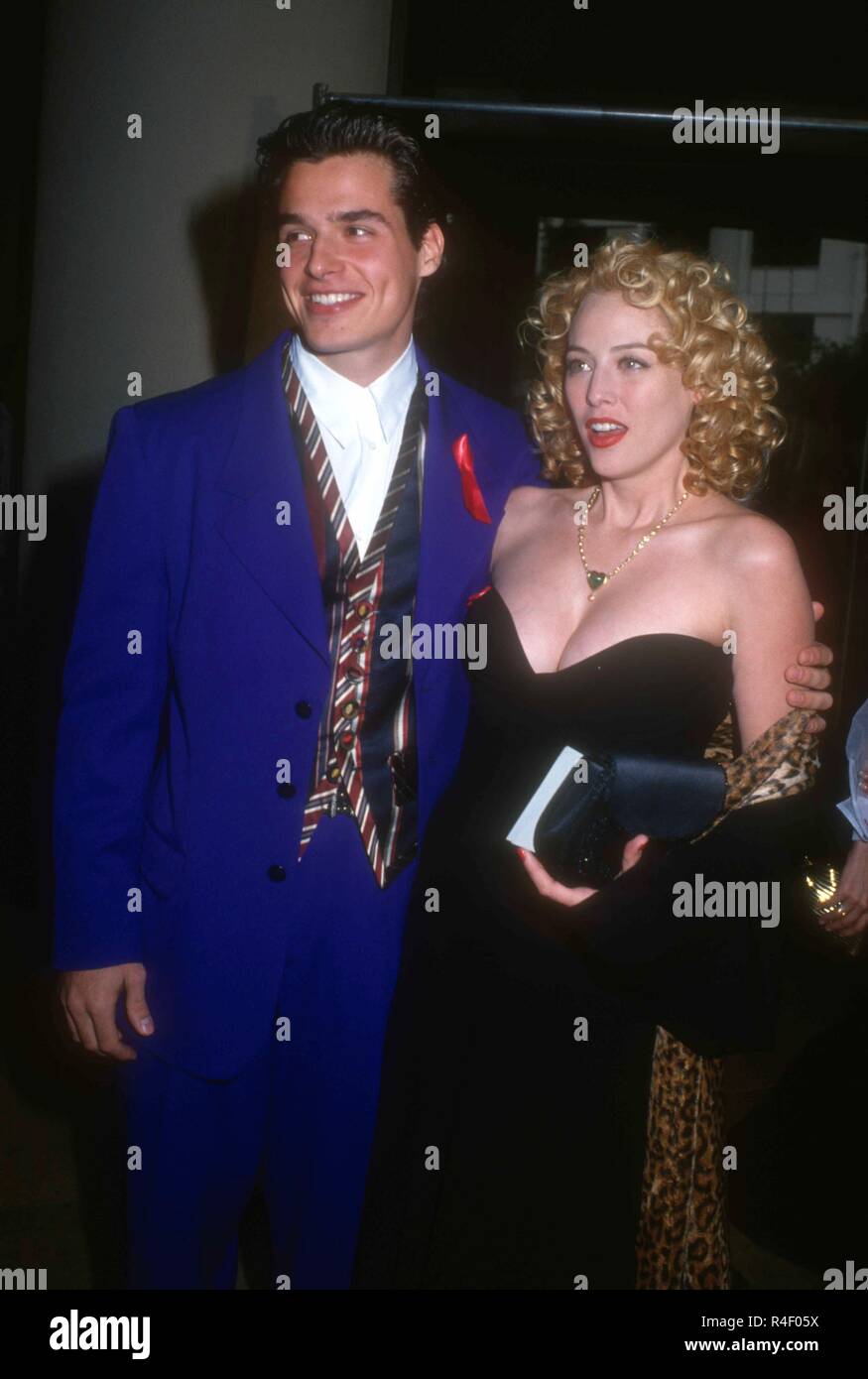 BEVERLY HILLS, Ca - 26. Februar: Schauspieler Antonio Sabato jr. und Schauspielerin Virginia Madsen der 9. jährlichen Soap Opera Digest Awards am 26. Februar 1993 Besuchen im Beverly Hilton Hotel in Beverly Hills, Kalifornien. Foto von Barry King/Alamy Stock Foto Stockfoto