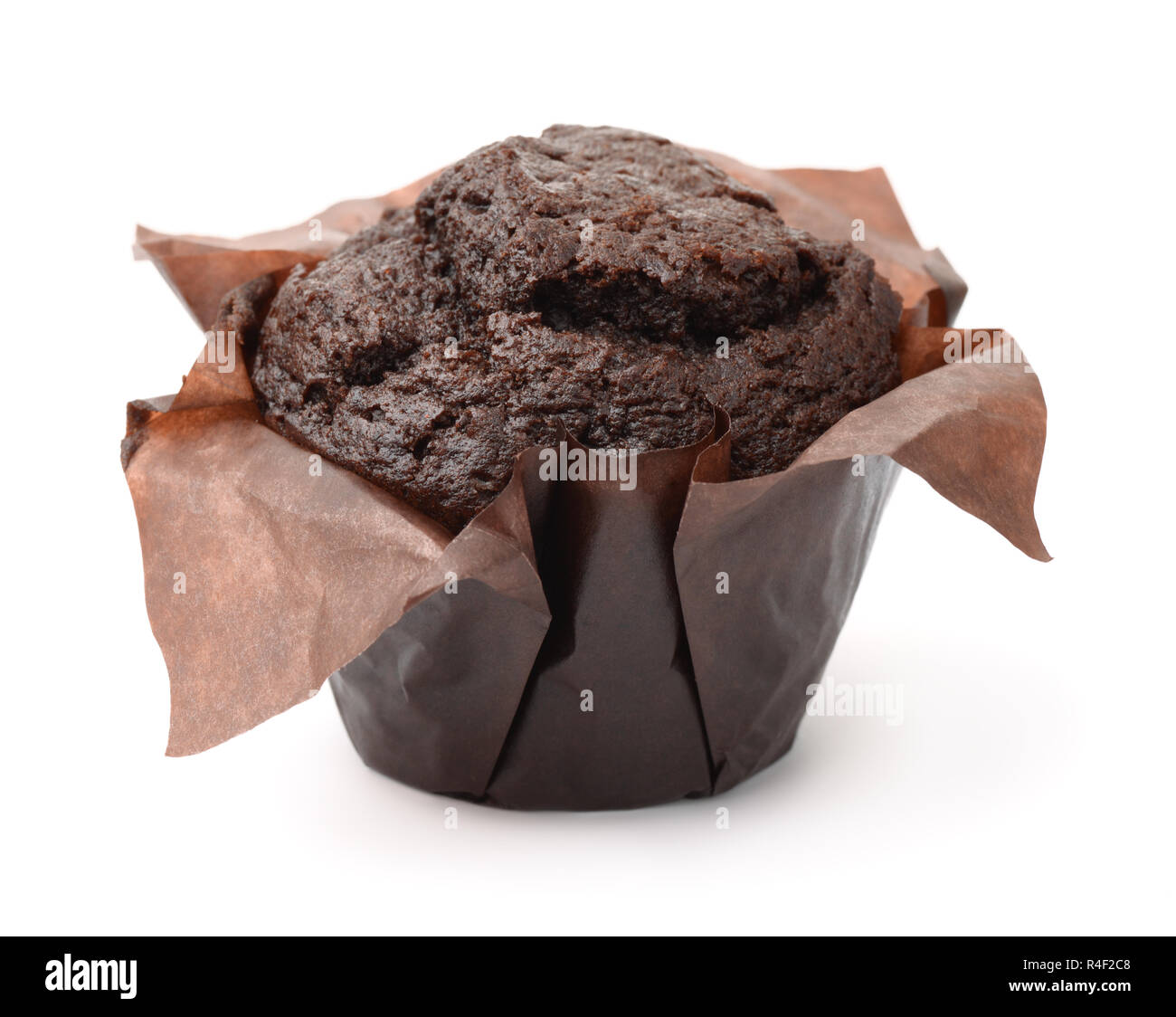 Frische Schokolade Muffin in Papier wickeln isoliert auf weißem Stockfoto
