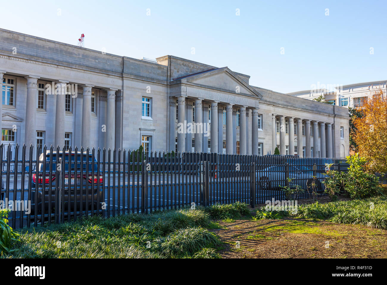 CHARLOTTE, NC, USA -11/21/18: Das Bundesgericht Gebäude in Uptown Charlotte. Stockfoto